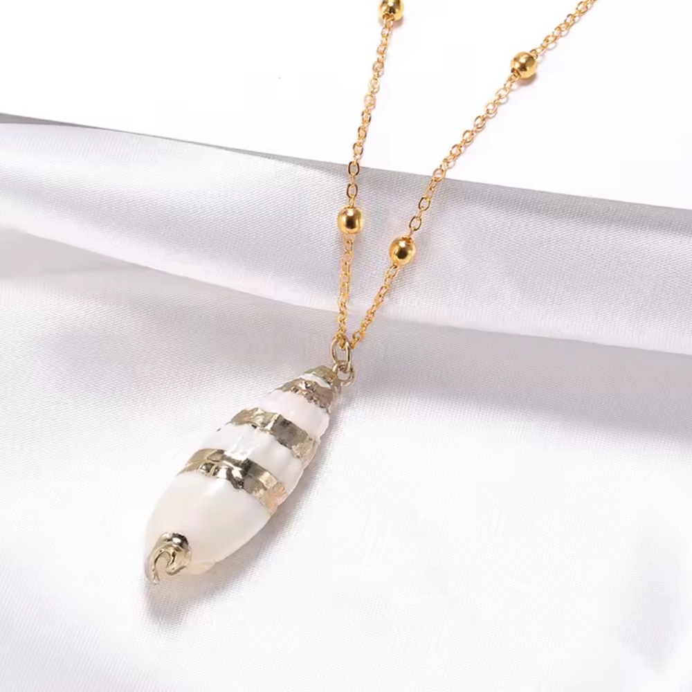 🫧 Dainty Gold Shell White and Cream Pendant Necklace🫧